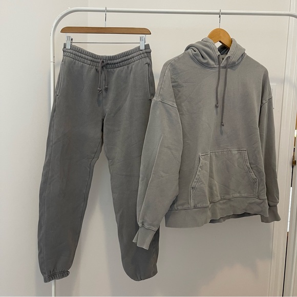 Aritzia Sweatsuit - Picture 1 of 1